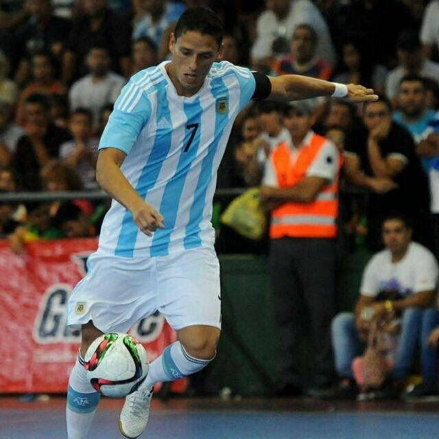 (Diego jugando para la selección)