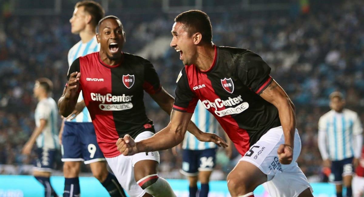 Gustavo Velázquez celebrando su anotación