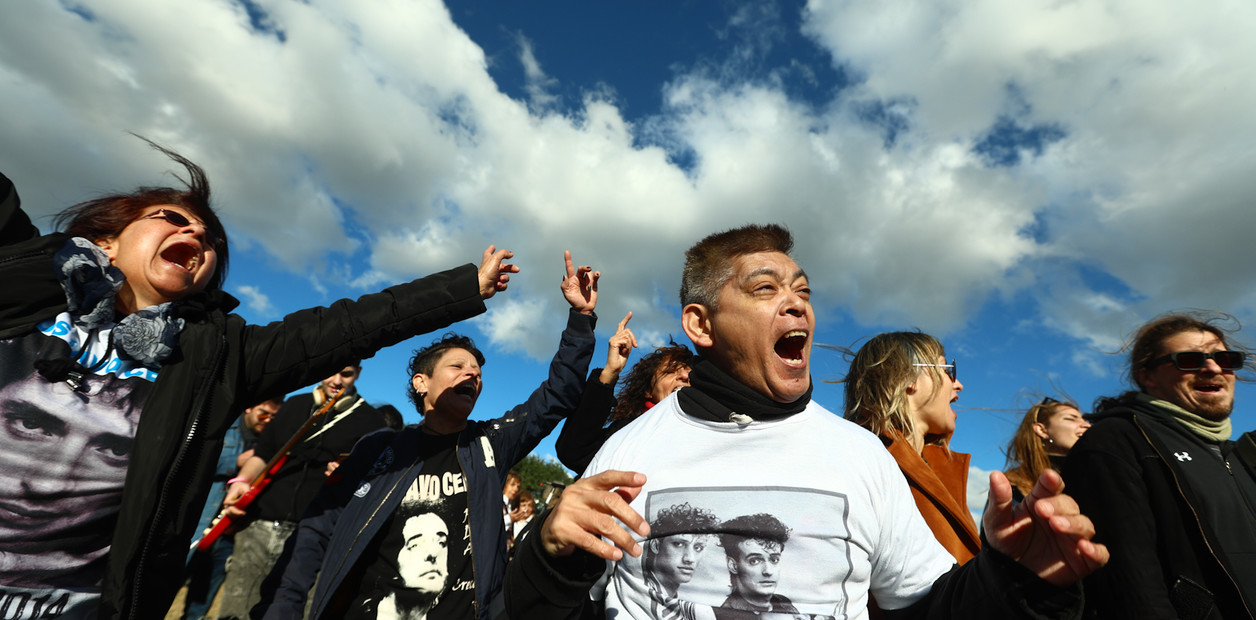 Fans de Soda Stereo y Cerati celebraron el homenaje al músico en Vicente López. / Foto: Matías Baglietto, Clarín