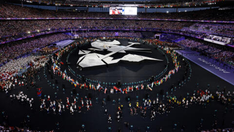 El show incluyó una impresionante y original representación de todos los continentes participantes de la ceremonia. (Fuente: France 24).