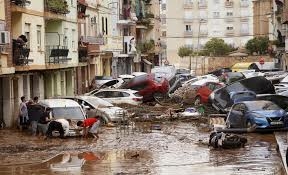 Locales y autos  afectados por las inundaciones en Valencia. / Foto: El1 Digital